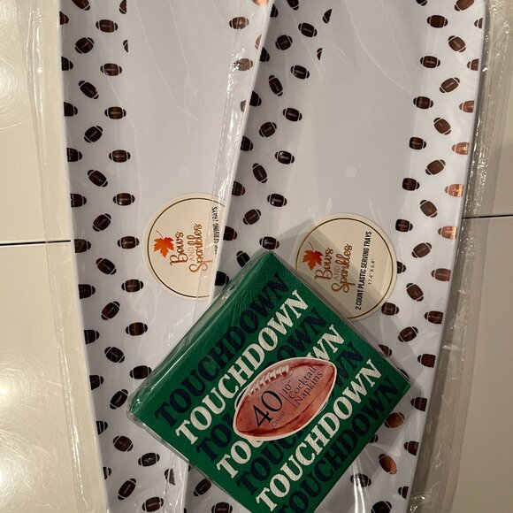 Football Plastic Serving Trays (4) and Football Napkins (new)/ps/x)) - Picture 5 of 15